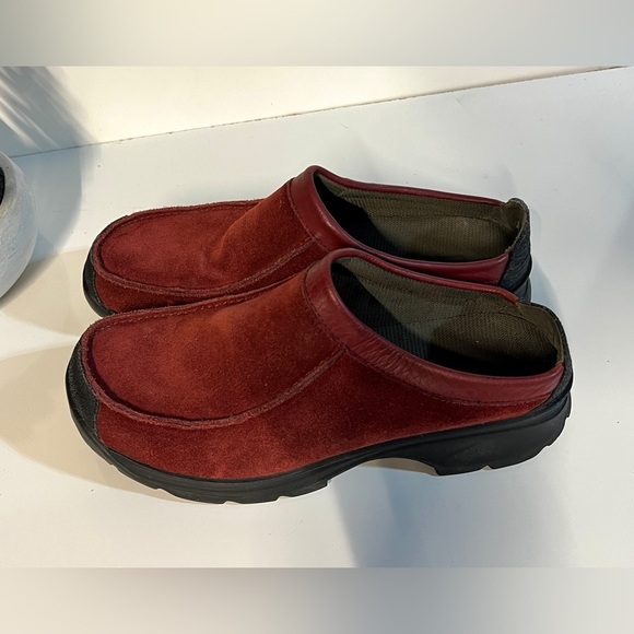 CLARKS Deep red suede mules size 8. - Picture 4 of 9